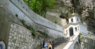 Экскурсии в Пещерный город Чуфут-Кале из Саки 2019 Экскурсии в Пещерный город Чуфут-Кале из Саки 2019