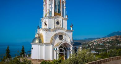 Точка притяжения туристов — Храм-маяк в Малореченском