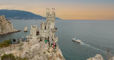 Экскурсия из Евпатории: Романовская Ялта: Ливадийский дворец, Ласточкино г фото 16351